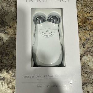 NuFace Trinity Pro in White and Silver